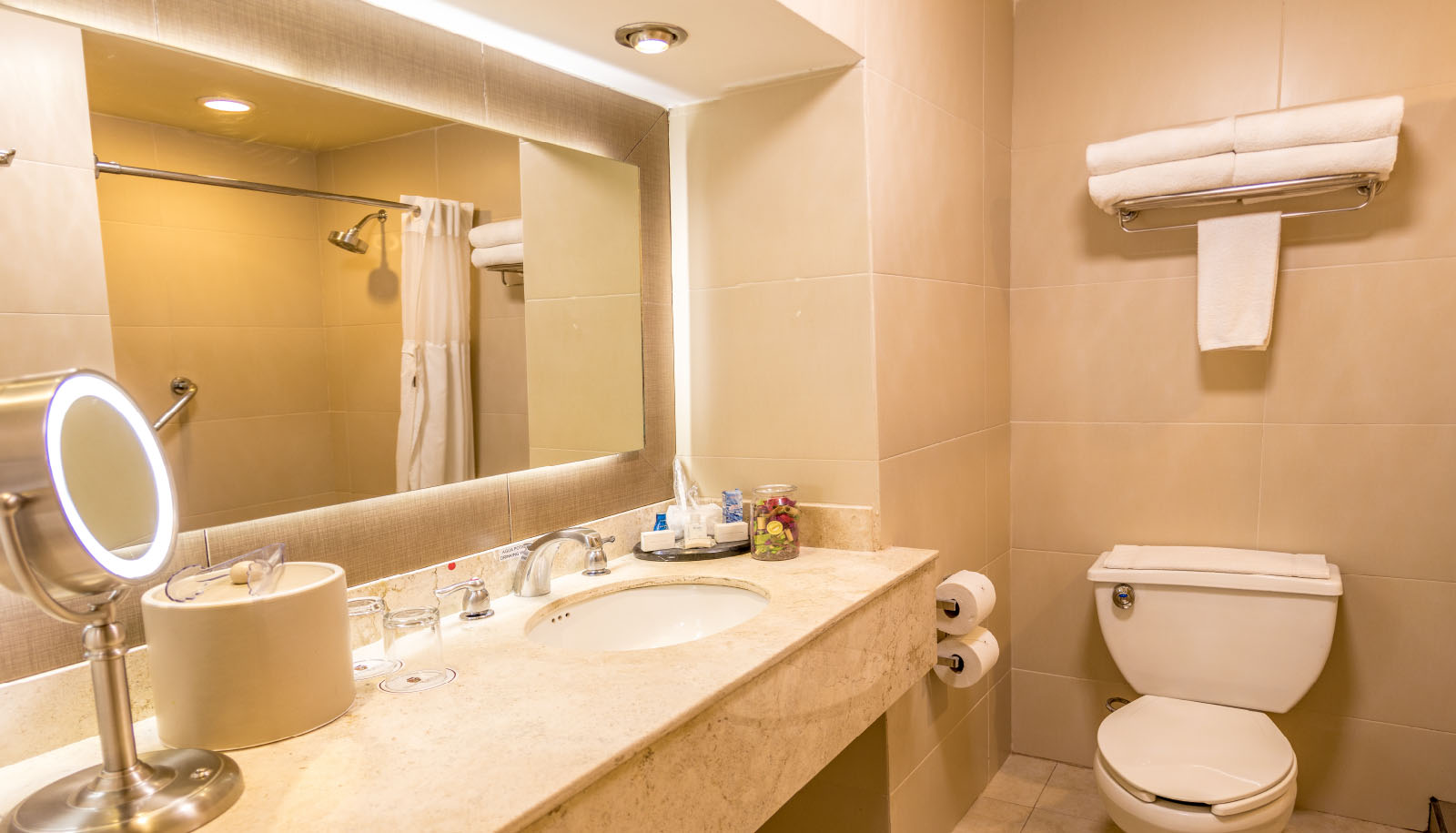 hotel binniguenda huatulco baño amenidades espejo de vanidad reservar cuarto